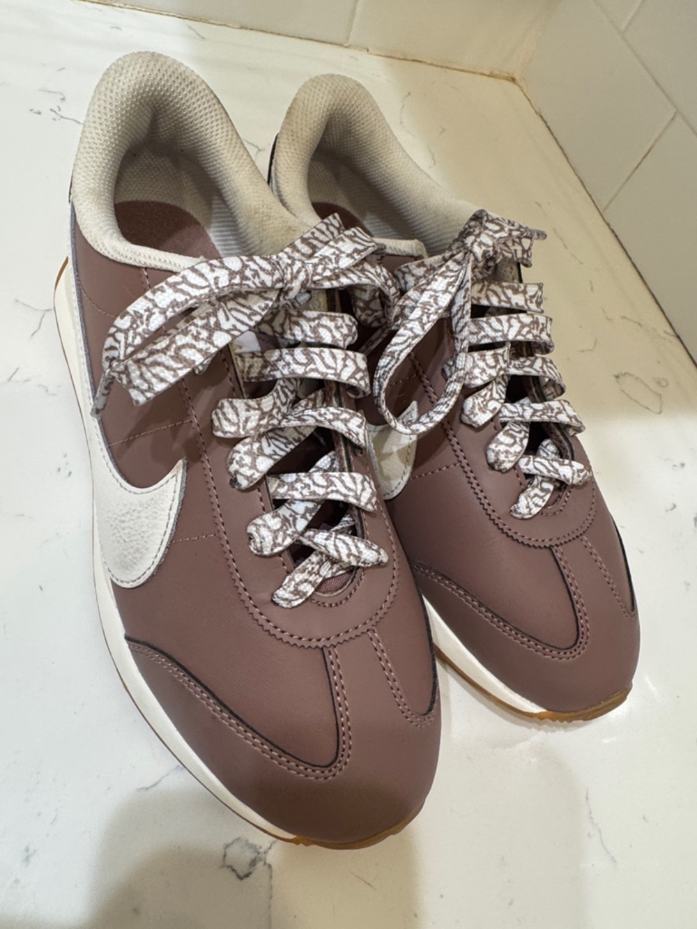 Nike Women's Brown and White Sneakers Size: 7.5 - Picture 8 of 12